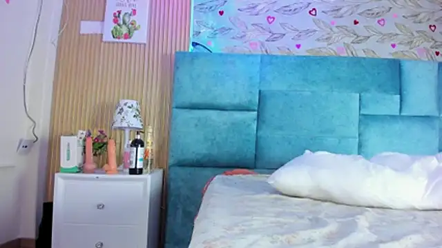 Delphine_doll webcam