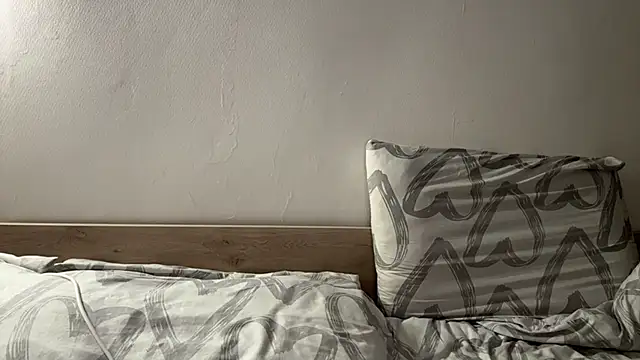 Ur_neighbor_Kira webcam