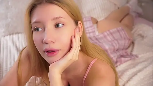 SunnivaCovil live sex cam