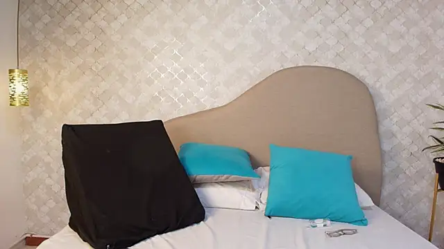 SCARLHETTBROWN webcam