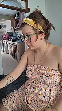 HunnyyLove webcam