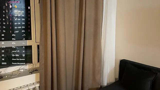 Ur_neighbor_Kira webcam