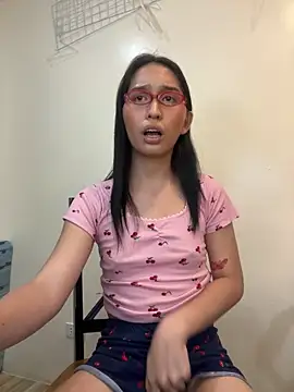 goddess_athena69 (T teen) - CUM IN PUBLIC