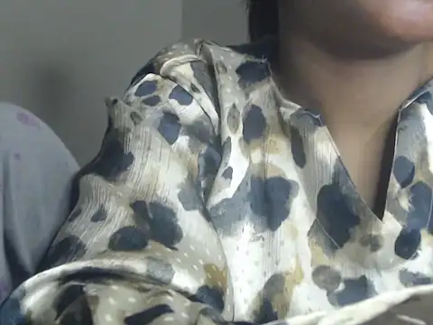 nancyruvi (F teen) - full nude in public