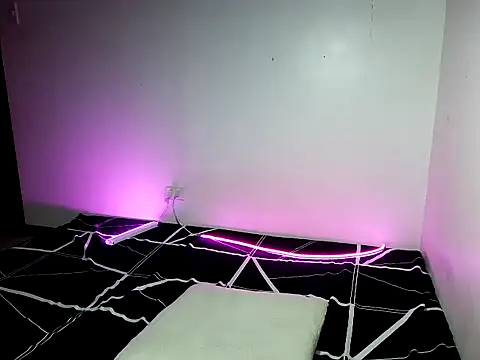 YourBabyGirlMiles webcam