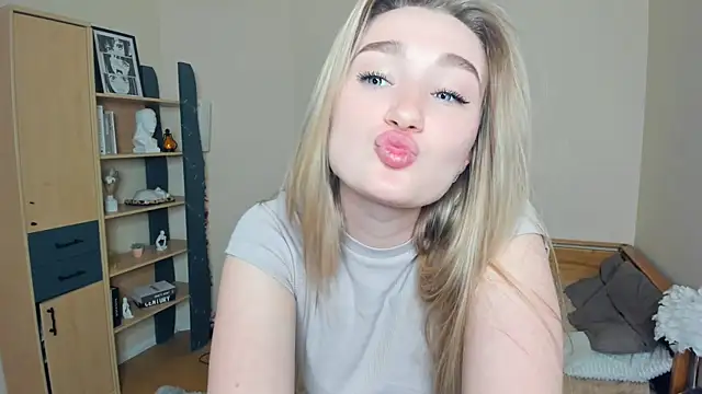 VioletteClaire webcam