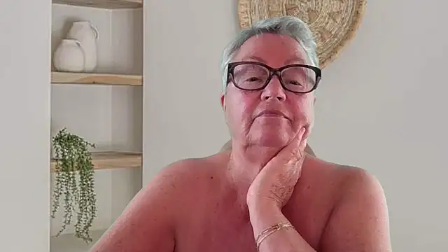 Mystery-Grandmother webcam