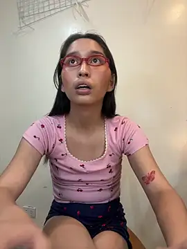 goddess_athena69 (T teen) - CUM IN PUBLIC