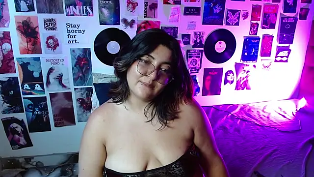Roxy_f_w webcam