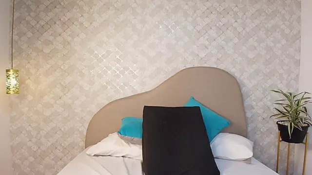 SCARLHETTBROWN webcam