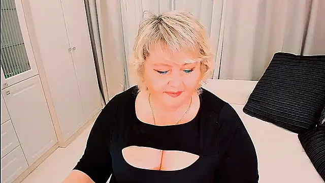 BIGTITSBBW webcam