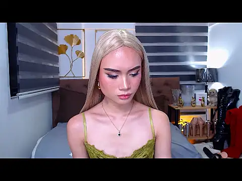 JuicyCockThea webcam