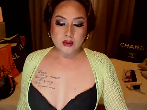 YourMistressAggy webcam