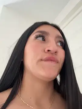 sexyedith09 (F young) - Brincar en la cama desnuda🍑