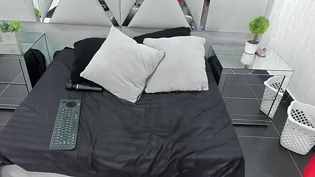 MonzerratBoyer webcam