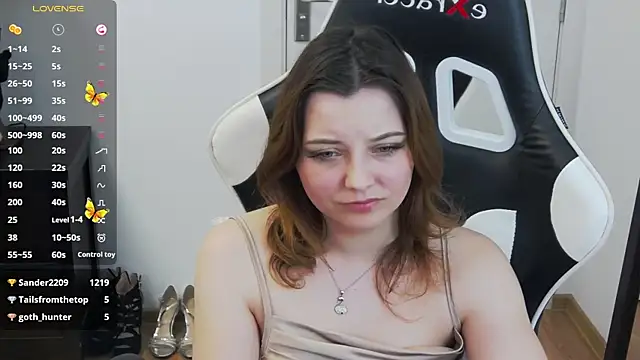 pretty_little_thing webcam