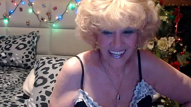 HappyWomanOn webcam