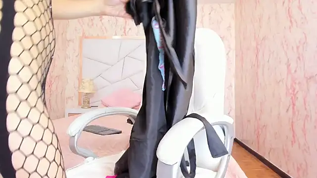 Emily_Whinfre webcam