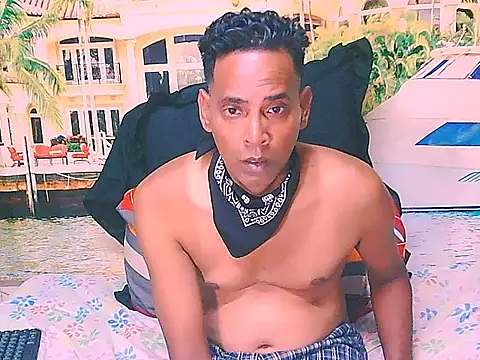 IndianHunk01 webcam