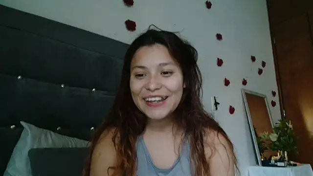 3littles - 3littles's free webcam - UK Sex Cams