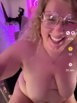 CurvyAnonymousGirl89 webcam