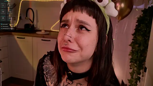 MichaellaMoon webcam