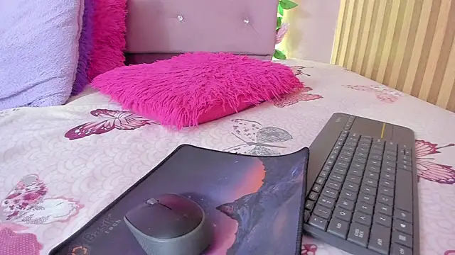 lovely__kiss__ webcam