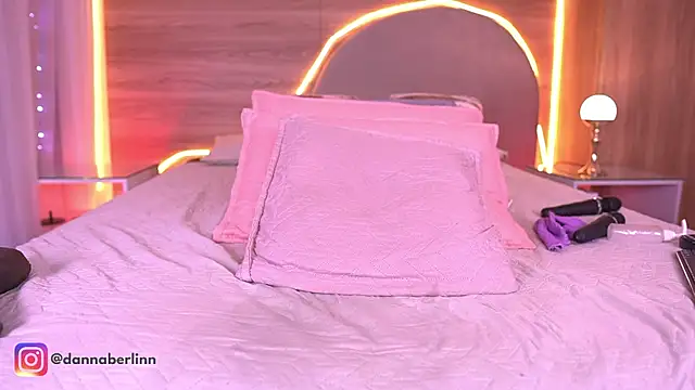 danna_berlin_'s Stripchat show and profile