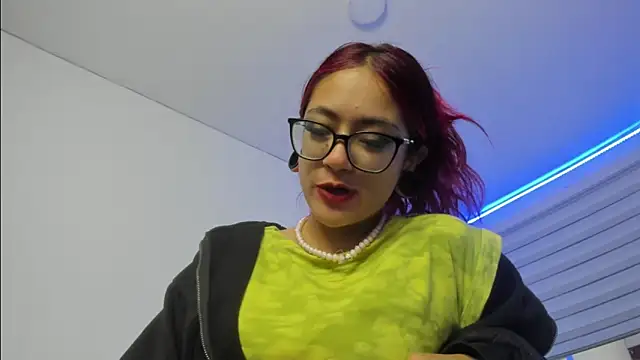 Sara_Red_X webcam