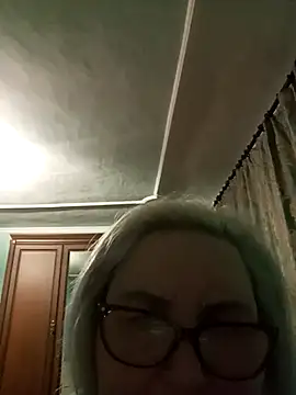 AureliaSky598 webcam