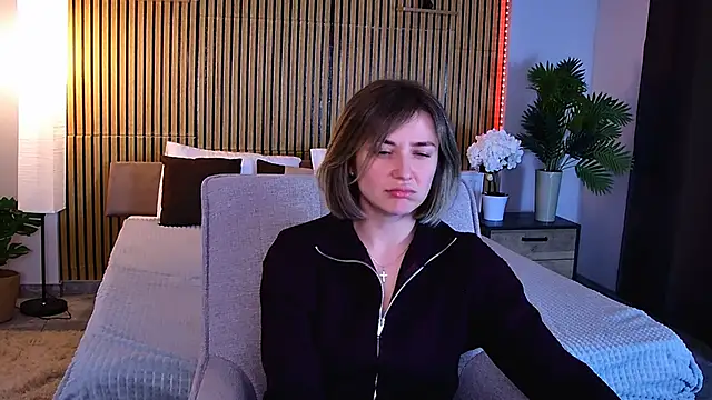 EmeraldGlow live sex cam