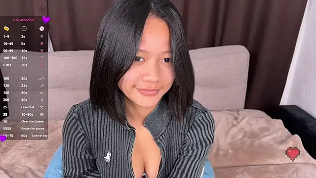 MadnessQueen live sex cam