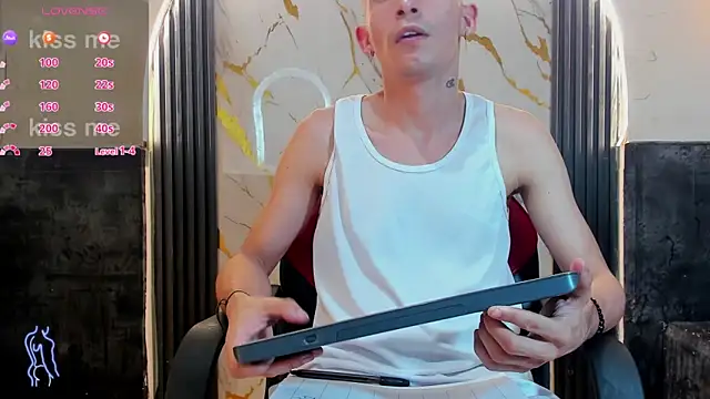 isaak_26 - Isaak_26's free webcam - UK Sex Cams