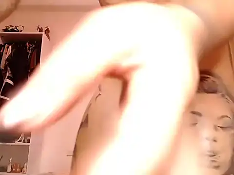 saara_johnson496 live sex cam