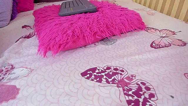 lovely__kiss__ - Lovely__kiss__'s free webcam - UK Sex Cams