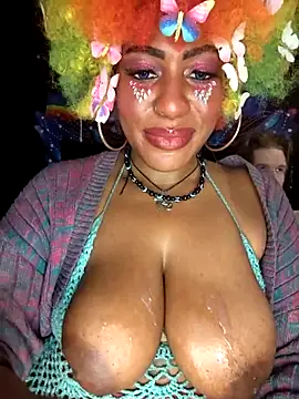 AmazonianMistress webcam