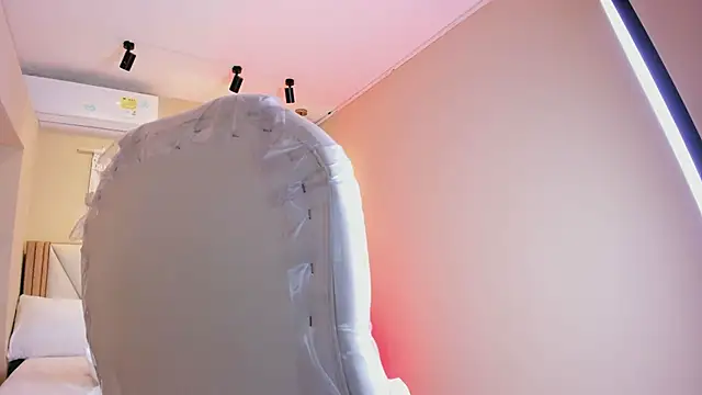 NahimiThompson webcam