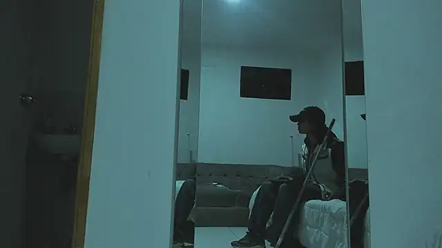 tonybenedetti - TonyBenedetti's free webcam - UK Sex Cams