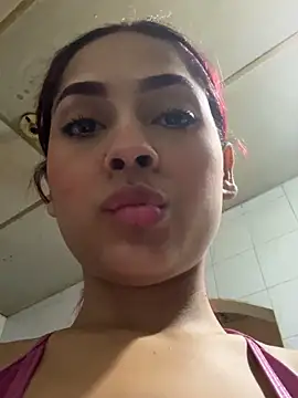 victoria_gloow webcam