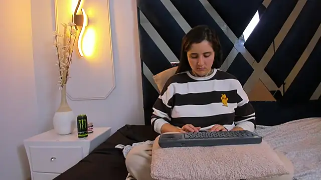 elisa_n_emma - Elisa_n_Emma's free webcam - UK Sex Cams