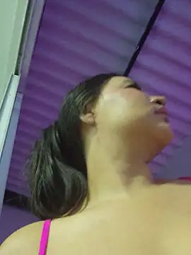 Pretty_Julieta webcam