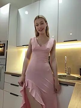 friendlyfire_18 (F young) - Take off the top of dress for some mins