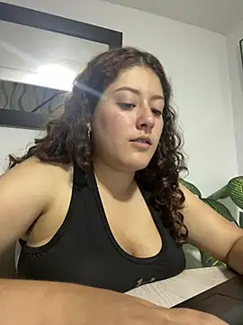 Amber_rosse_outdoors webcam