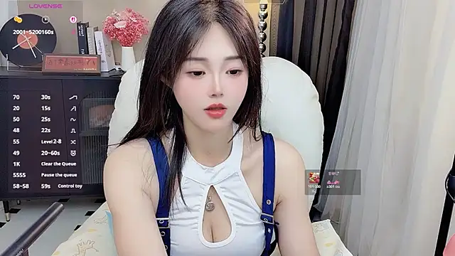 美女CeeKie在线直播