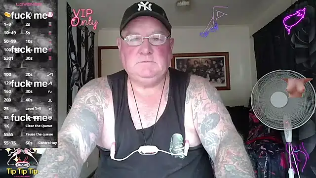 KINKYBLUEYES69 webcam