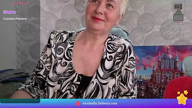 NicoleOlla webcam