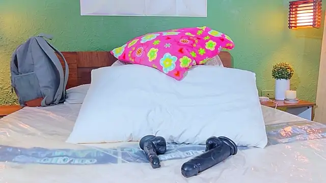 tinyy_whore18 webcam