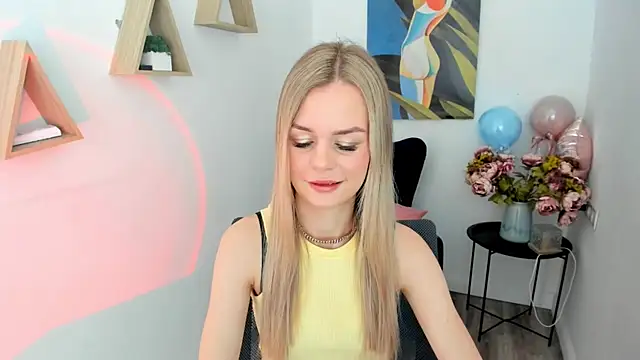 MidnighteAura webcam