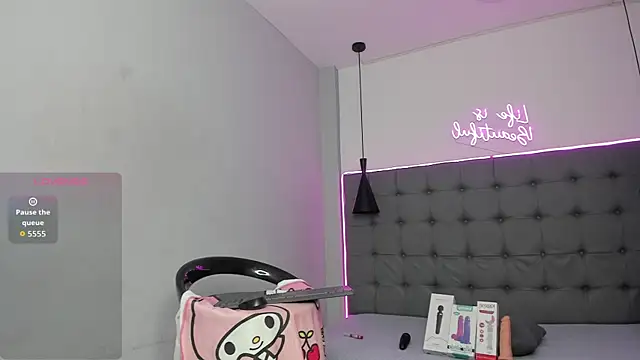 scarletcherry18 webcam