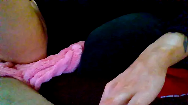 shyhornymommy webcam